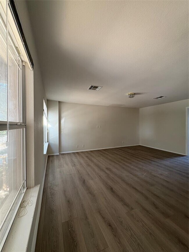 Building Photo - 14304 Sarah Ann Dr