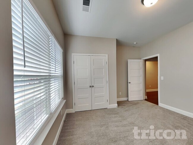 Building Photo - 265 Bexley Way