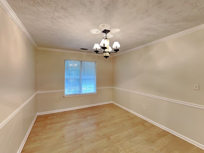 Building Photo - 6468 Drake Manor