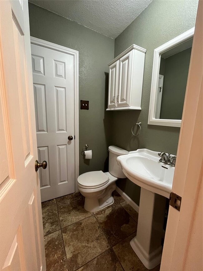 Building Photo - 5906 Green Acres