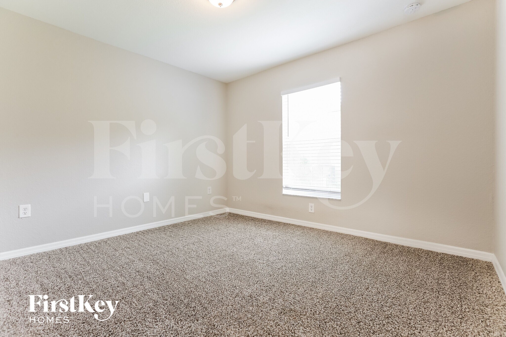 Building Photo - 2637 Lacroix Ave