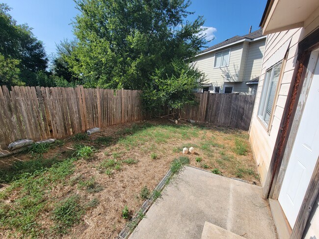 Building Photo - 843 Sagewood Trail