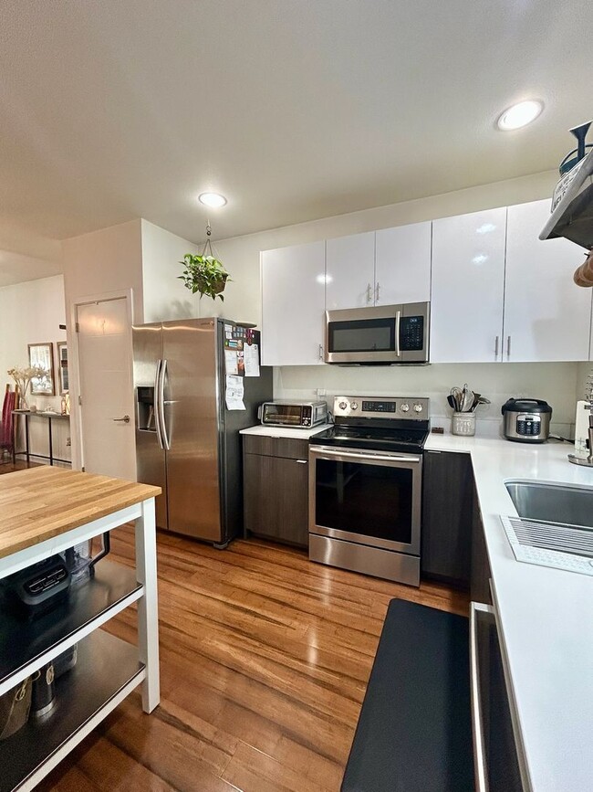 Building Photo - Beacon Hill Townhouse