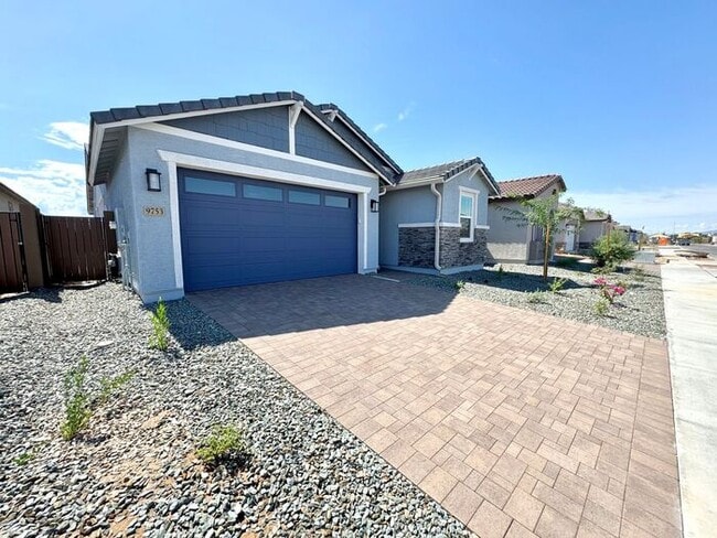 Building Photo - MOVE IN SPECILAS!! HALF MONTH RENT FREE!! ...