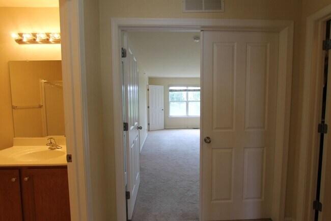 Building Photo - 316 Ross Ct