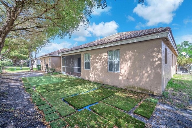 Building Photo - 1617 Zenith Way