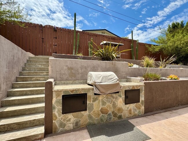Building Photo - 8829 Greenview Pl