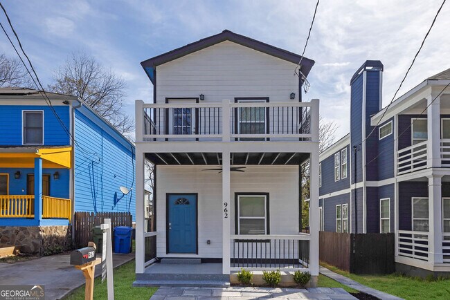 Building Photo - 962 Welch St SW