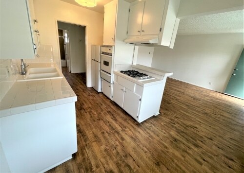 Interior Photo - 1439 Saltair Ave