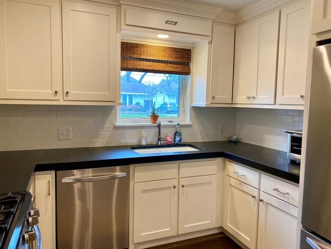 Building Photo - 4223 Lehigh Ave