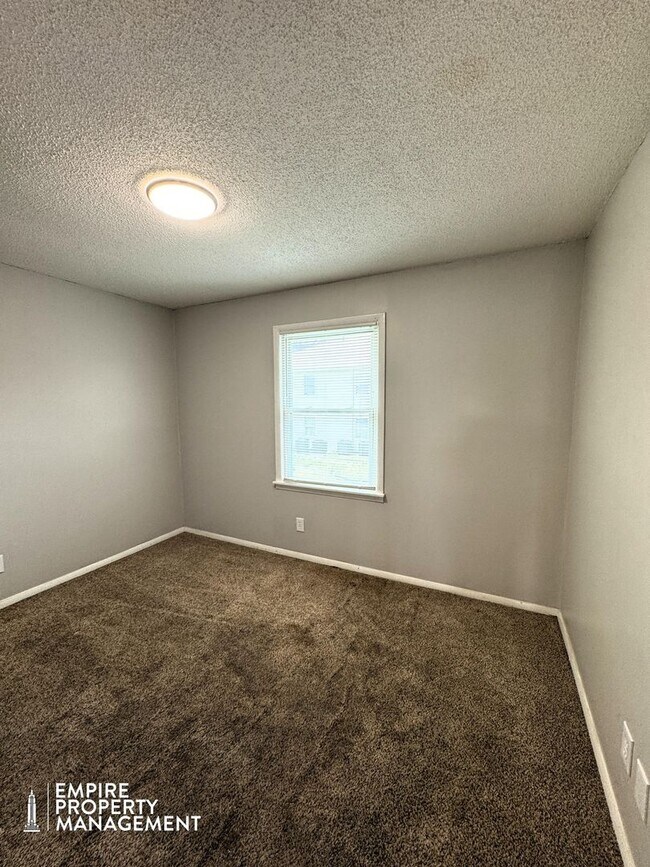 Building Photo - Move In Special: 1/2 Off 1st Month's Rent!!