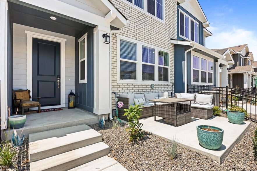 Building Photo - 195 N Nursery Ave