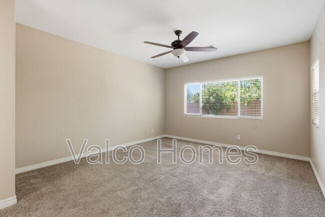 Building Photo - 2717 E Ficus Way