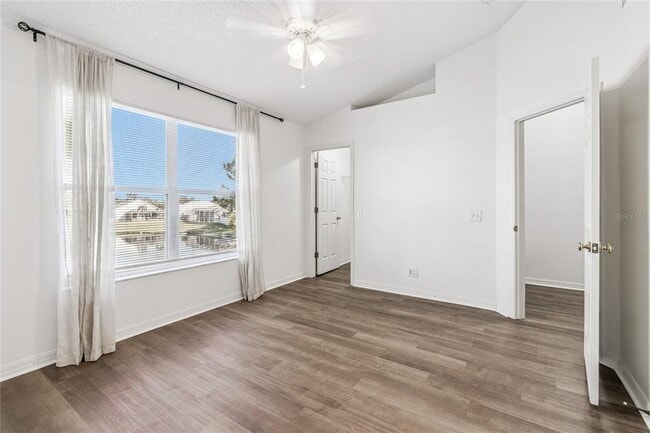 Building Photo - 571 Shoreham Ct NE