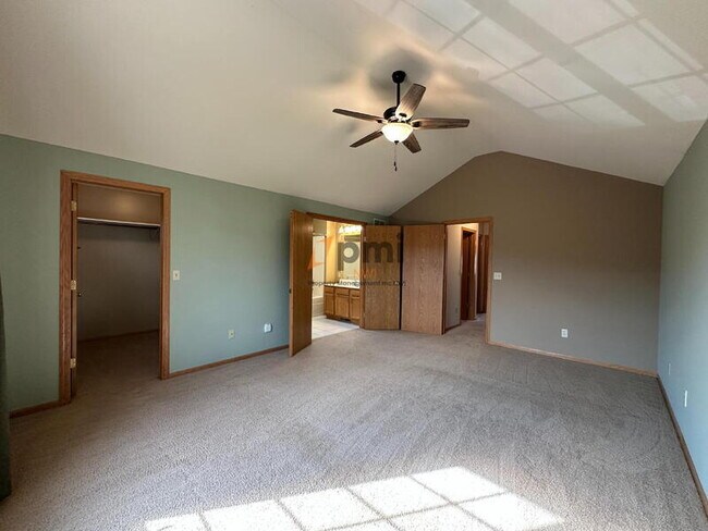 Building Photo - 384 Kingsmill Dr