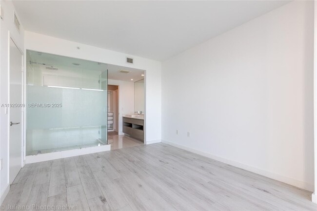 Building Photo - 460 NE 28th St