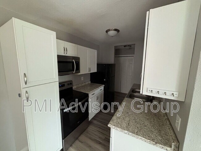Primary Photo - 3101 SW Macvicar Ave