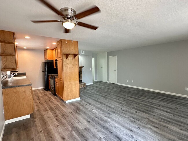 Building Photo - Beautiful 3 Bedroom 2 Bath Condo in Point Loma w/Three Private Patios
