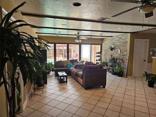 Building Photo - 9231 Stroud Dr