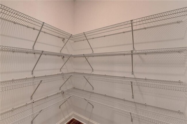 Building Photo - 6892 Roswell Rd NE