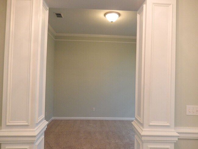 Building Photo - LOVELY 4/2.5 in Buck Lake Area on 1 Acre w/ 2 Car Garage, Washer/Dryer, Lawn Maint, & 2228 sq ft!...