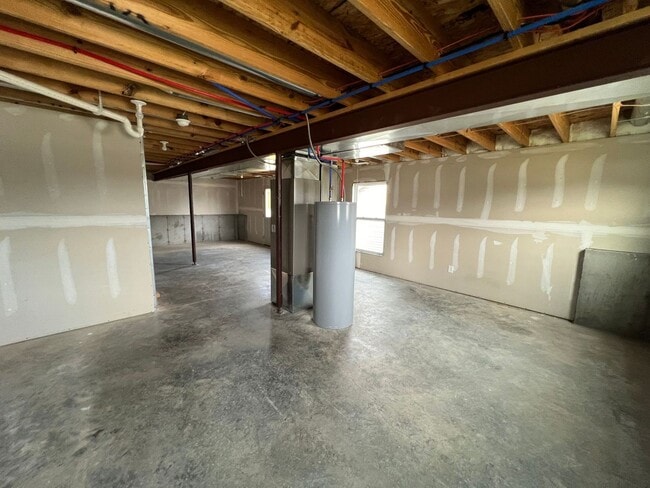 Building Photo - 3 bed 2 bath