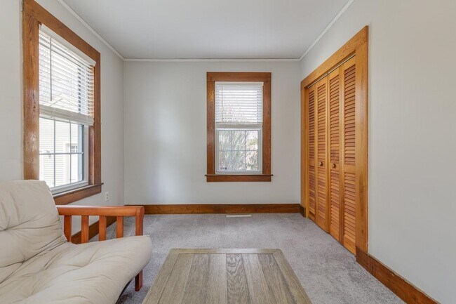 Building Photo - 48 Beacon St