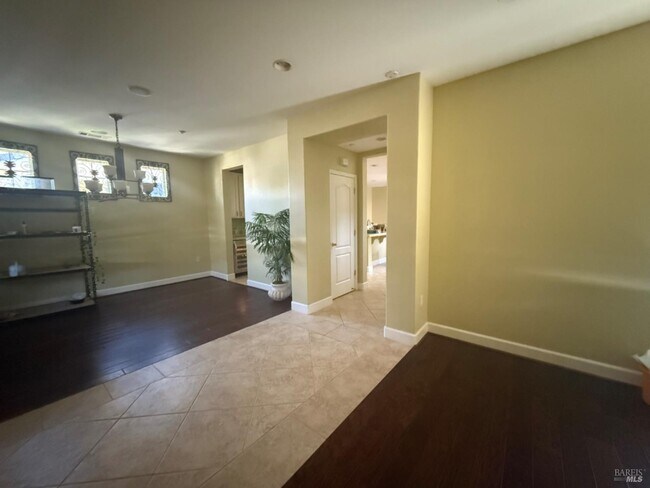 Building Photo - 55 Toscana Dr