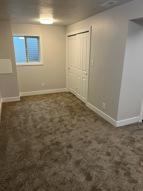 Master Bedroom - 2112 W Bowling Ave