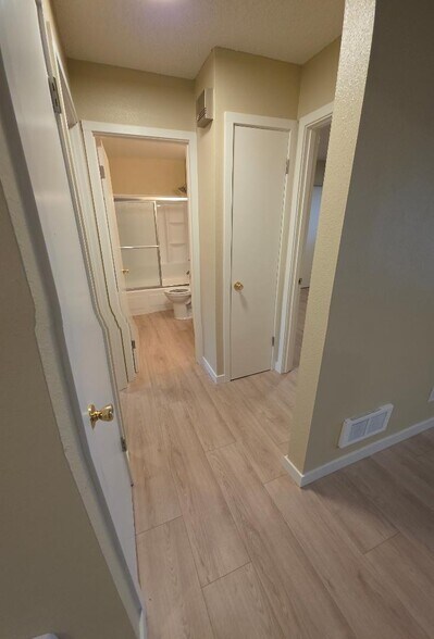 Building Photo - 5055 SW Menlo Dr