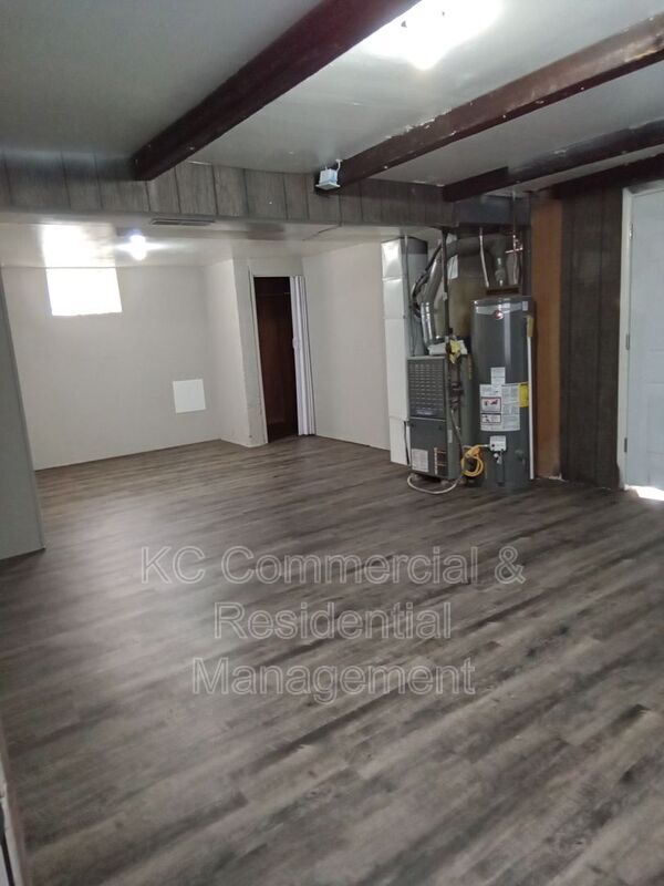Building Photo - 5042 N Topping Ave