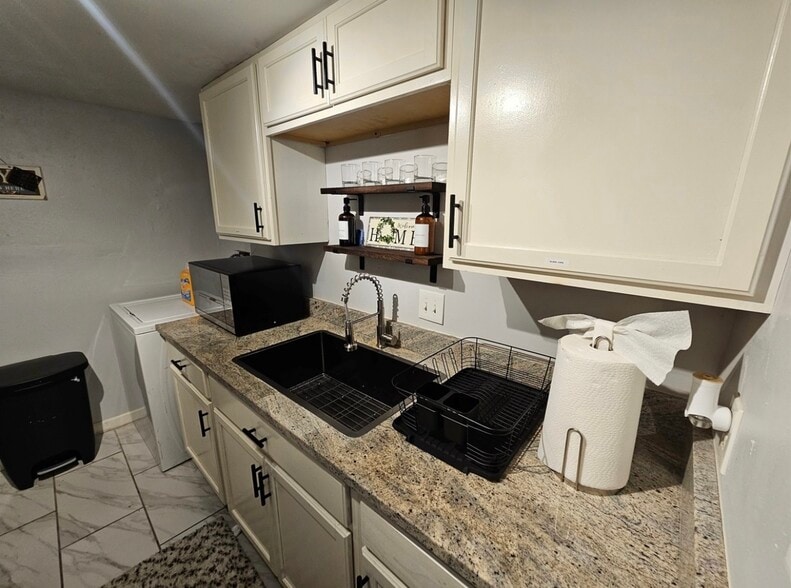 Kitchen - 7886 Hamlet St