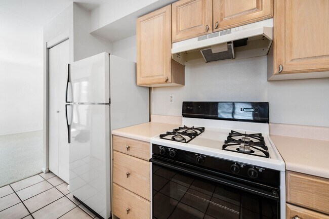 Building Photo - 1 MO. FREE RENT! Two-Bedroom El Matador Condo