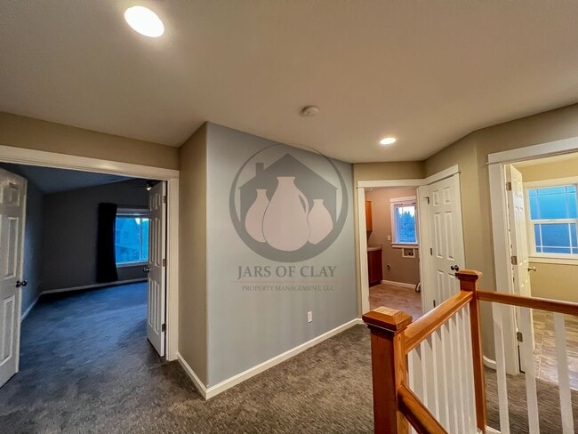 Building Photo - Luxurious Spacious Keizer Home -