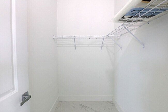 Building Photo - Duplex-929 Eisenhower Blvd Lehigh Acres, F...