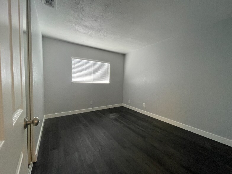 Building Photo - 8907 Amerigo Ave
