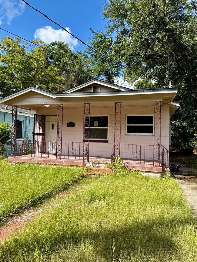 Building Photo - Great 3 Bedroom for rent! Reasonable Rent!