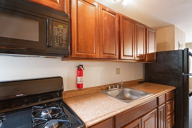 Building Photo - 530 N 32nd St