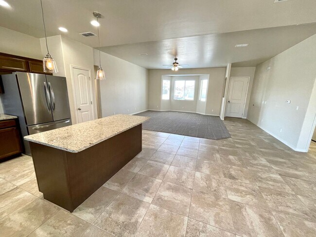 Building Photo - Beautiful 3 Bedroom Home in Southern Vistas w/ Solar!