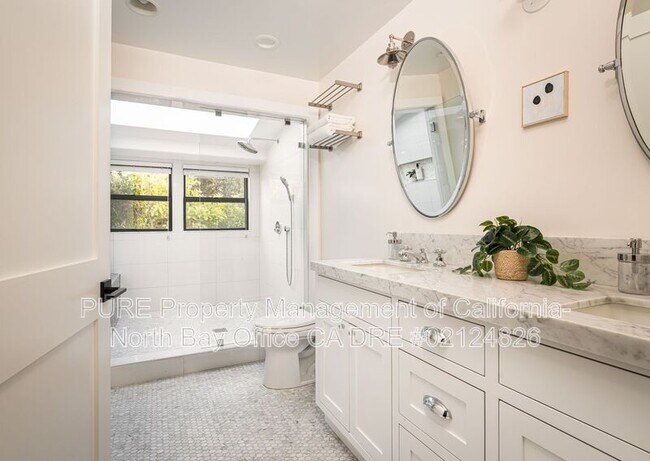 Building Photo - 202 Petersen Ln