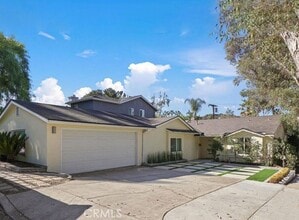 Building Photo - 4559 Don Pio Dr