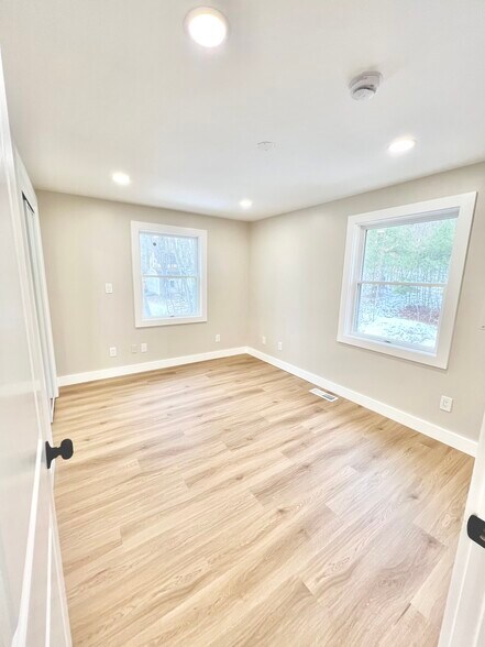 Building Photo - 4 Stratton Ln