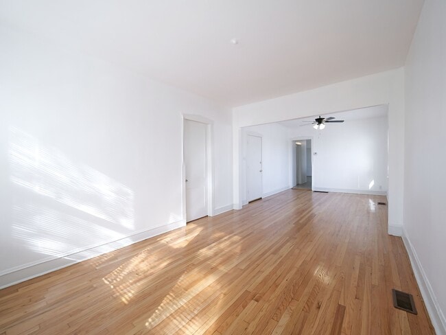 Building Photo - 5004 W Armitage Ave