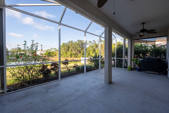 Building Photo - "Spacious 3-Bedroom Oasis with 2 Baths and 2,287 Sq Ft in Bradenton!"
