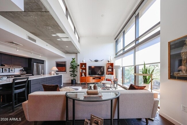 Building Photo - 100 W Portland St