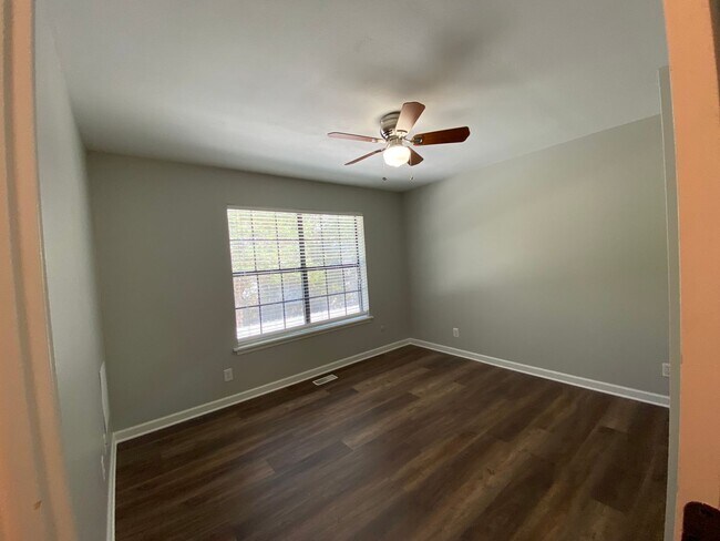 Building Photo - 2628 E Kantz Dr
