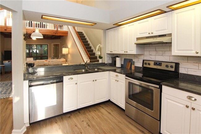 Building Photo - 875 Wimbledon Dr