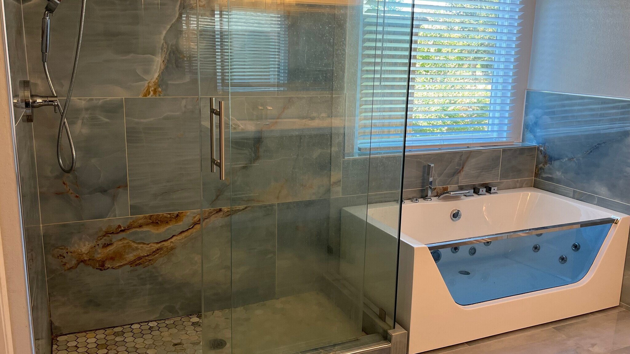 Building Photo - 1324 Hillcrest Dr