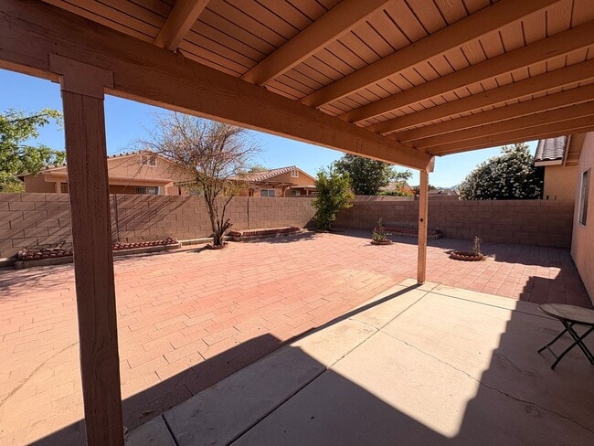 Building Photo - 3Bed 2Bath West Side Home