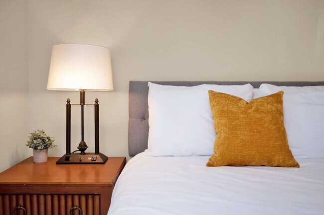 Building Photo - 530 Pearl St